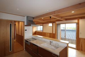 センターキッチンの現代和風住宅のサムネイル写真16