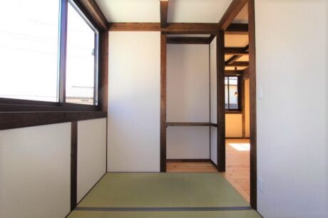 和風旅館のような趣ある木の家